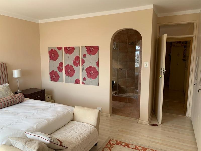 2 Bedroom Property for Sale in Sea Point Western Cape